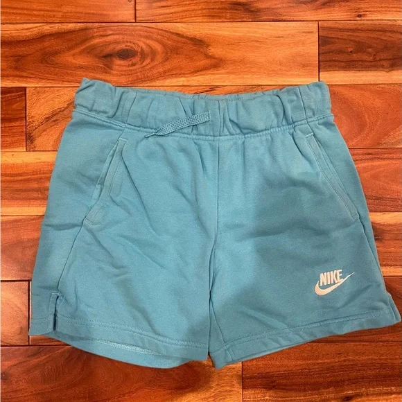 Nike Women's Sportswear Club Fleece Mid-Rise Shorts Blue
